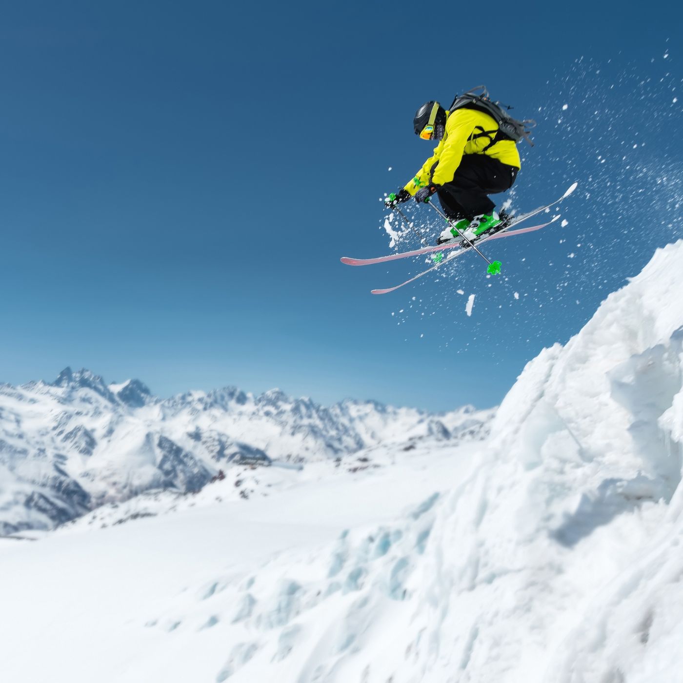 Skis_snowfeet_alpine_downhill_skiboards_skiing_snow_winter_skis_jump